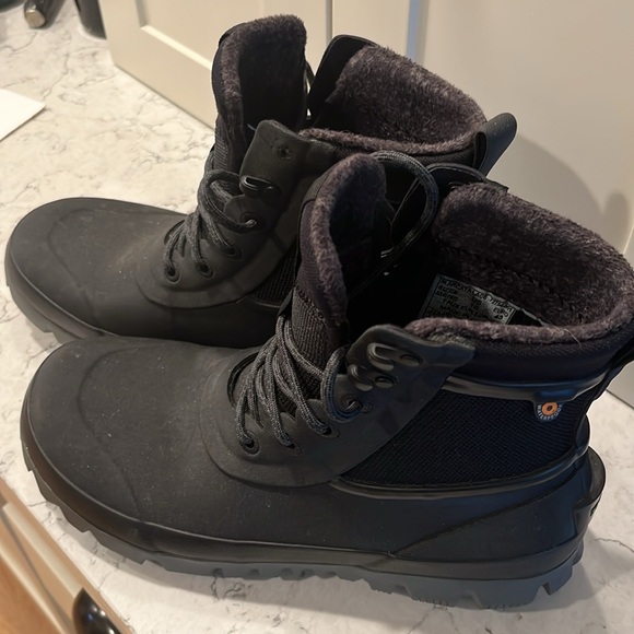 Bogs Arcata Urban Mid Like New!  (M 10) - Picture 2 of 5
